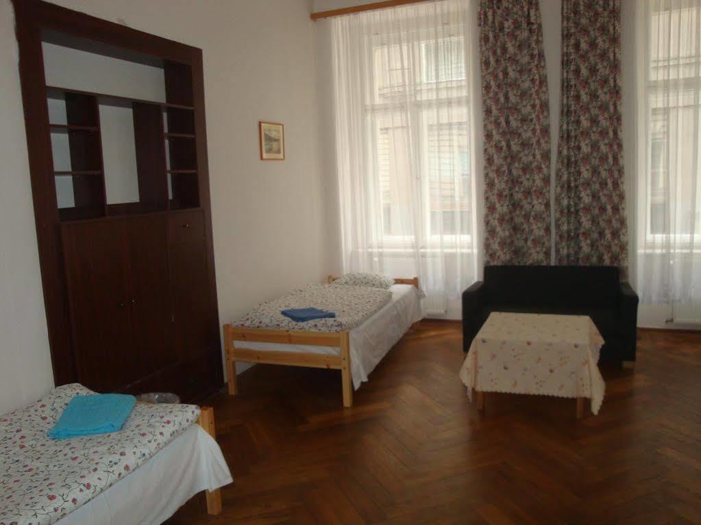 Gallery Hostel Prag Eksteriør billede